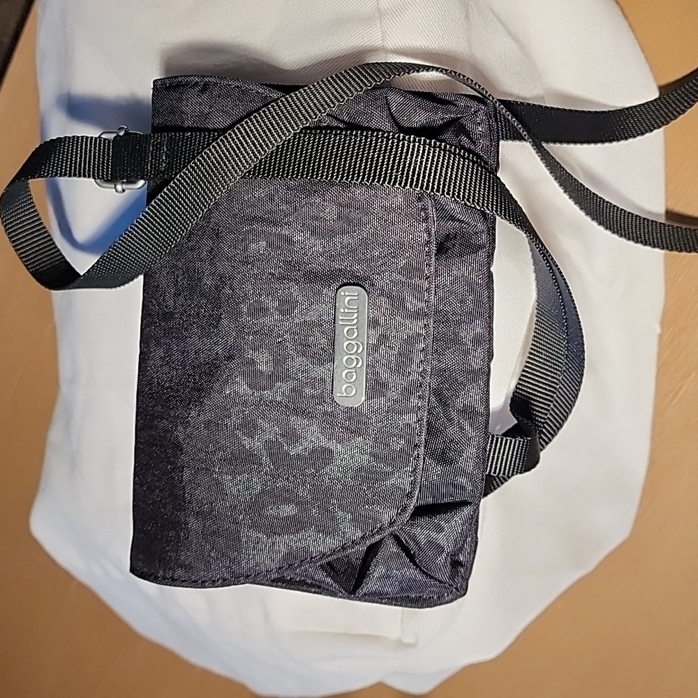 Baggallini mini convertible bag